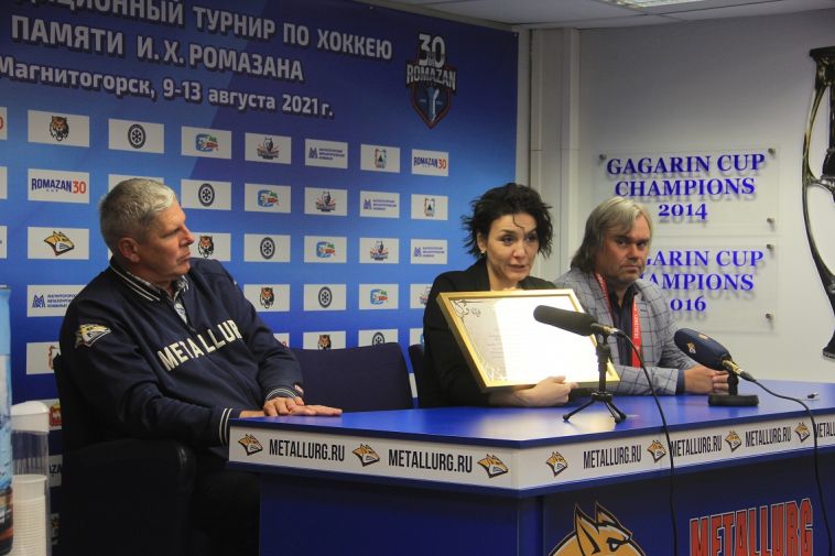 В фонд Государственного музея спорта передали экипировку голкипера «Металлурга»