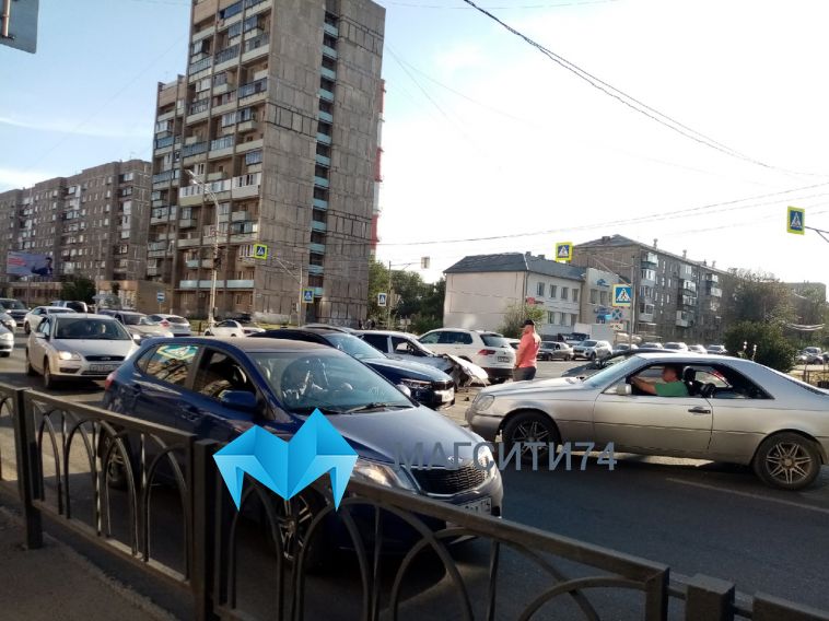 Движение на перекрёстке Ленина и Ручьёва затруднено из-за столкнувшихся автомобилей