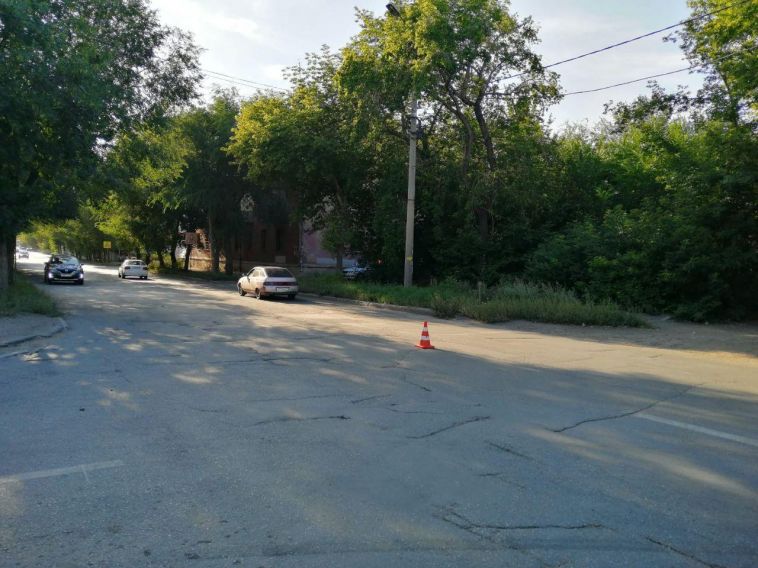 В Магнитогорске пятилетний ребёнок на самокате попал под машину