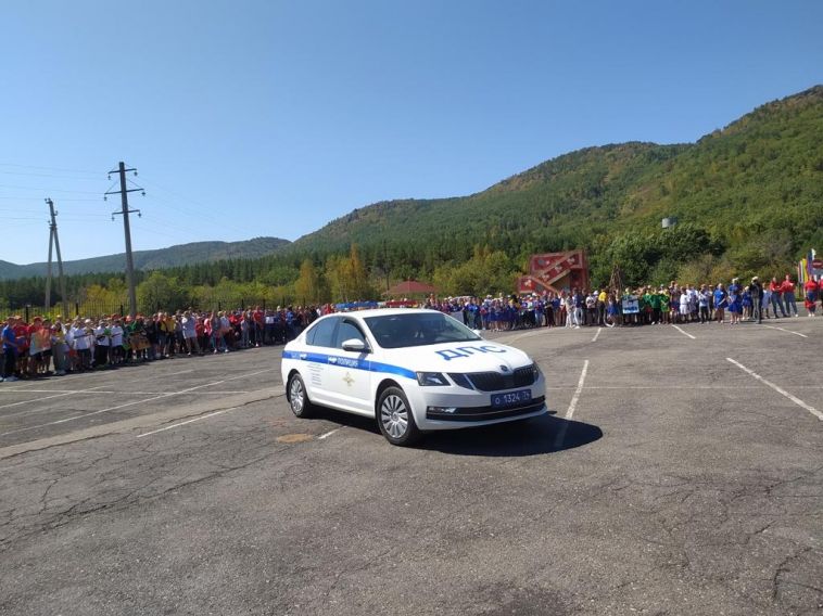 Полицейские Магнитогорска провели уроки безопасности для детей в загородных лагерях