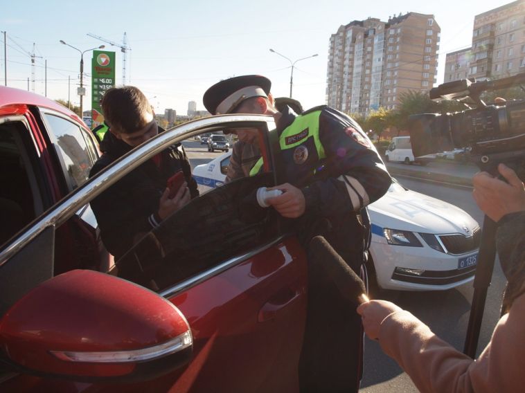 Госавтоинспекция проверила тонировку на автомобилях магнитогорцев