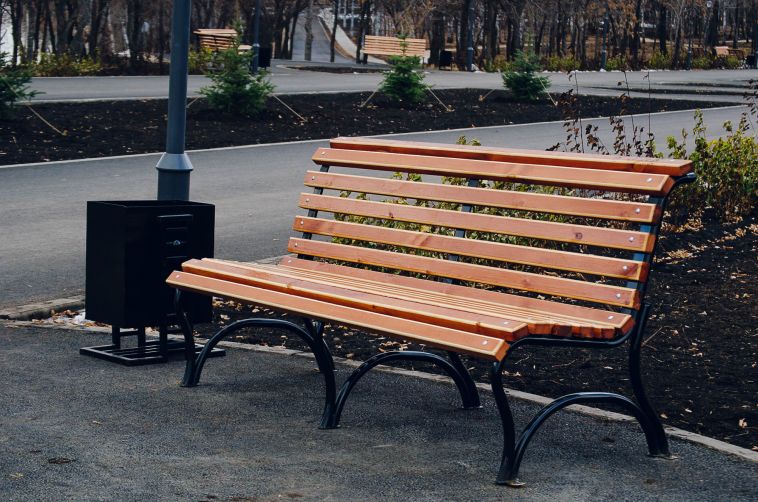В Магнитогорске для южного парка закупят скамейки и урны почти на 3 миллиона