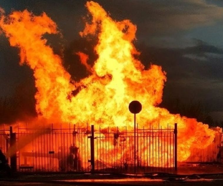 В Магнитогорске полыхала газораспределительная станция