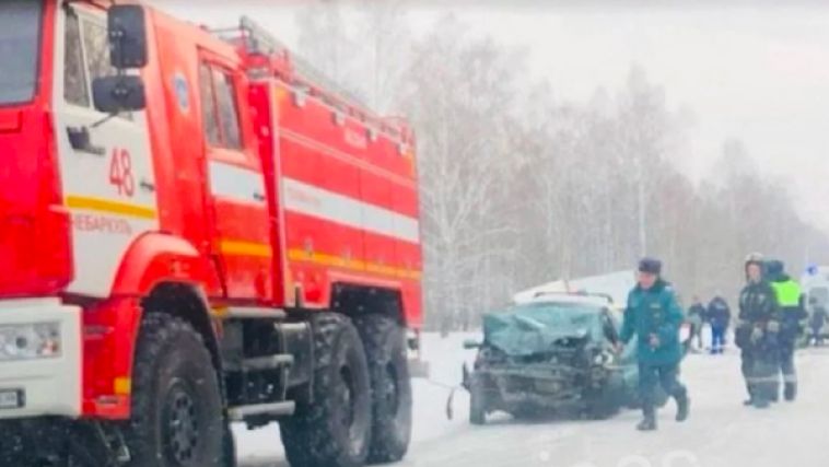 В Челябинской области иномарка врезалась в грузовик