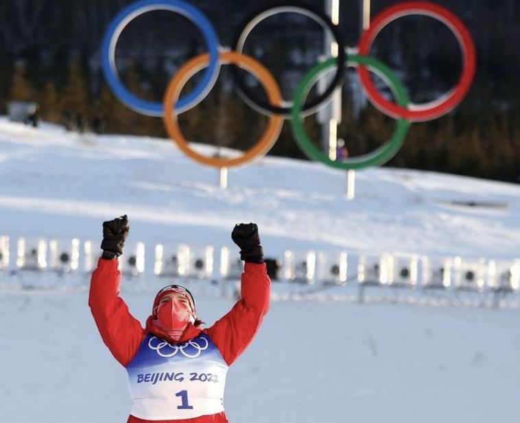 Сборная России одержала победу в лыжной эстафете на Олимпиаде в Пекине