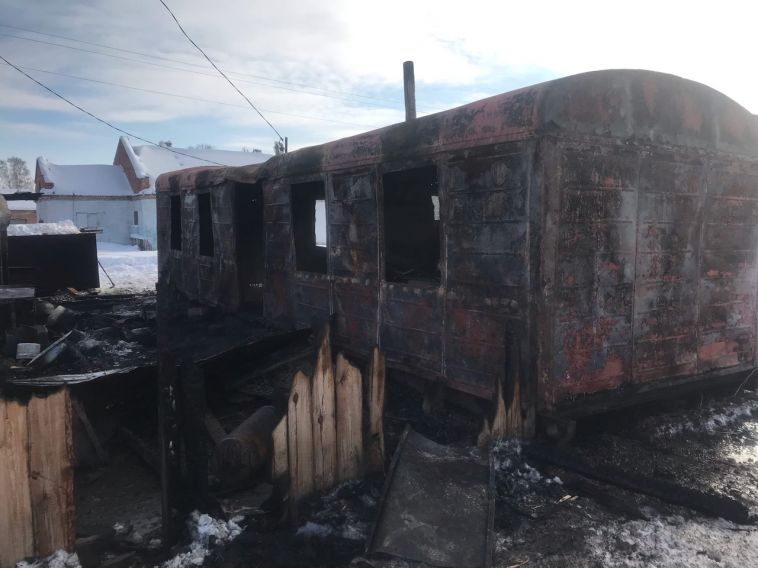В Челябинской области тела двоих мужчин нашли в сторожевом вагончике