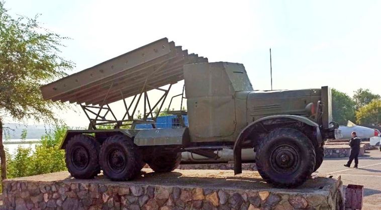 В Магнитогорске детскому лагерю передали макет ракетной установки «Катюша»
