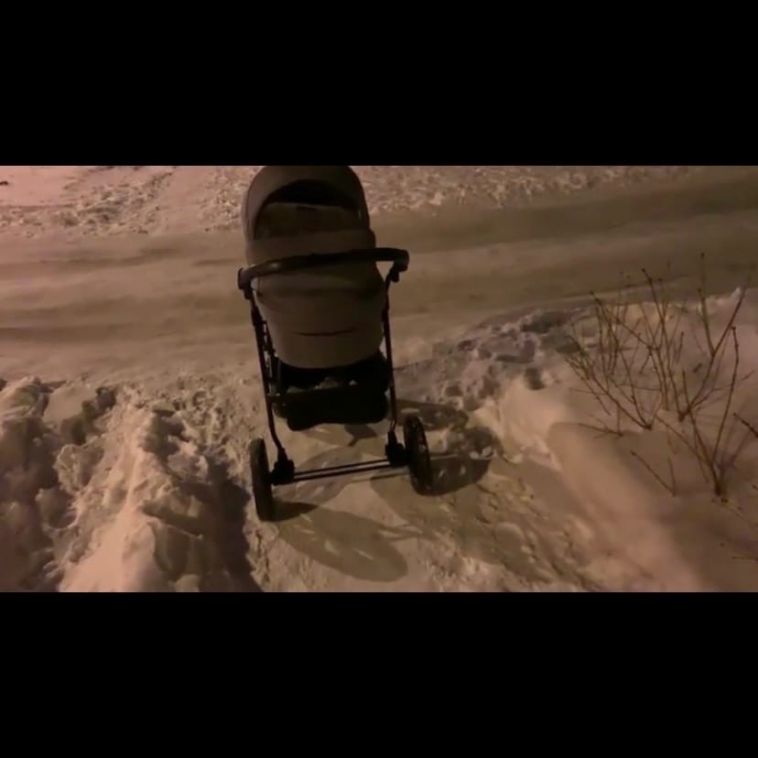 В Магнитогорске нерадивый отец оставил на морозе коляску с младенцем и ушёл по своим делам