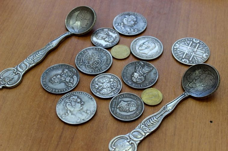 В Челябинской области мужчина торговал фальшивыми монетами царской эпохи