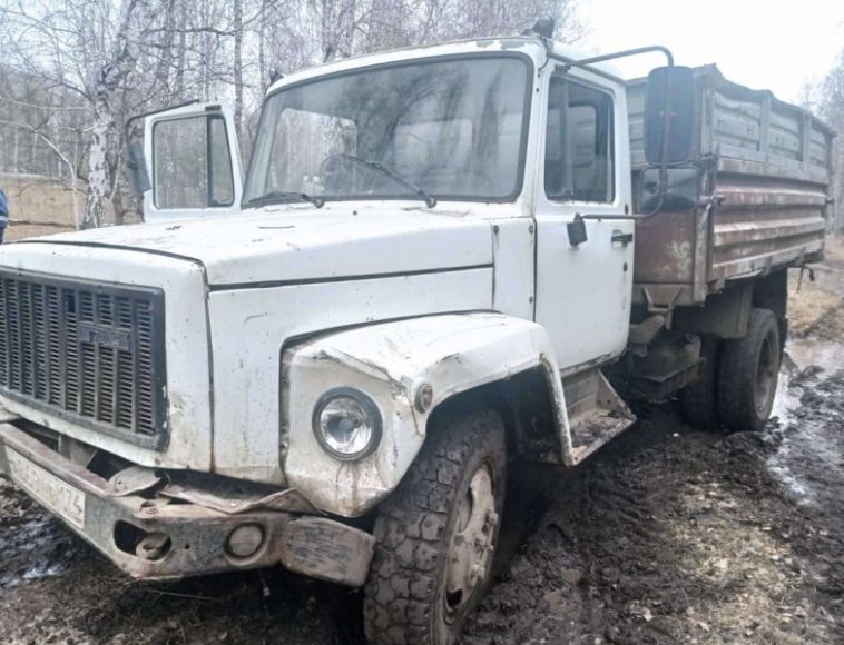 В Челябинской области водитель врезался в столб и несколько часов пролежал без сознания