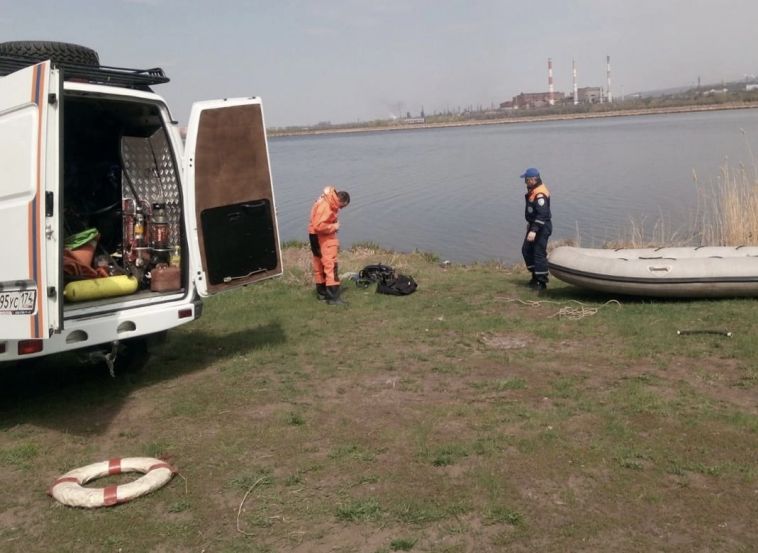На озере в Челябинской области пропал рыбак