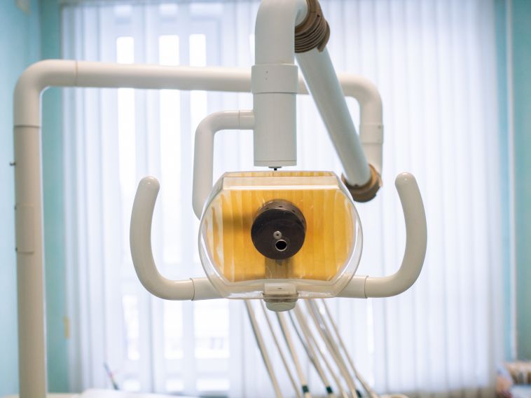 Горожанка пожаловалась, что три месяца не может записать ребёнка на приём к стоматологу