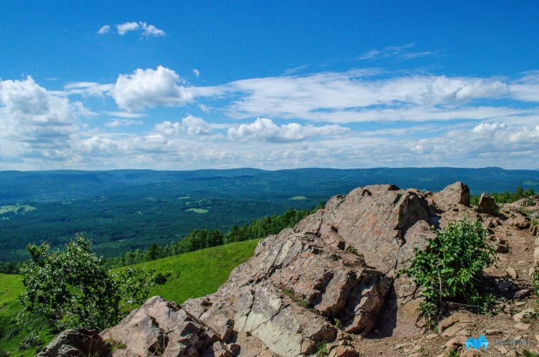 Магнитогорец забрался на гору в Крыму и не смог спуститься