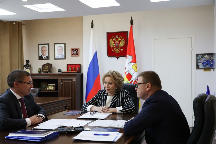 Спикер Совфеда провела встречу с главой региона и полпредом Президента в УрФО