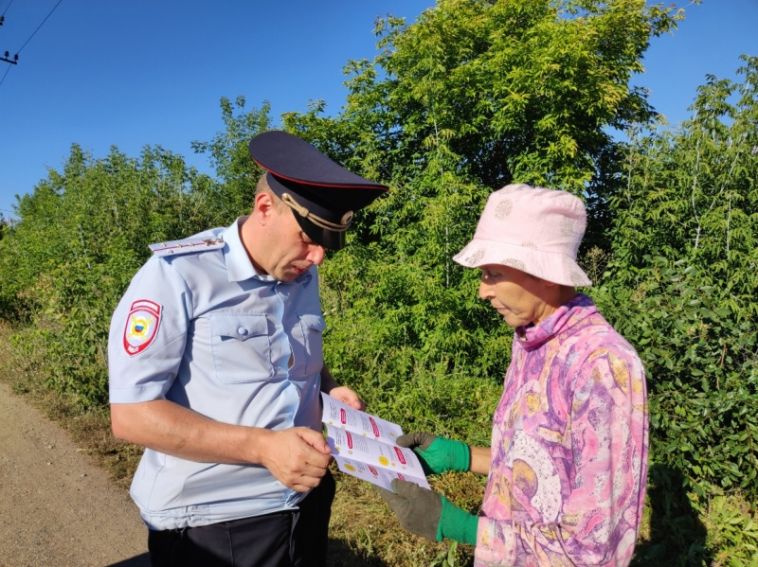 В Магнитогорске сотрудники полиции рассказывают пенсионерам, как защититься от мошенников