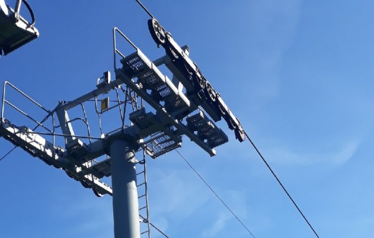 Отдыхающие в Абзаково попали в грозу на канатной дороге