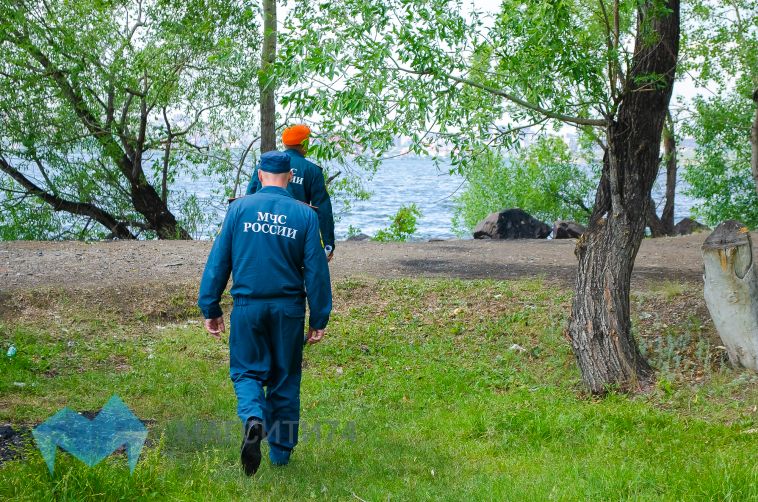 В Челябинской области мужчина утонул в пруду, упав с моторной лодки