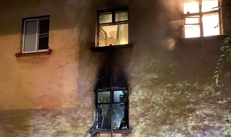 В Магнитогорске в жилом доме произошёл пожар