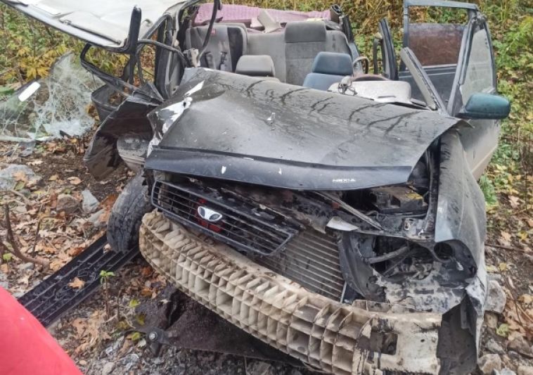 На южноуральской трассе водитель решил обогнать другой автомобиль и устроил ДТП