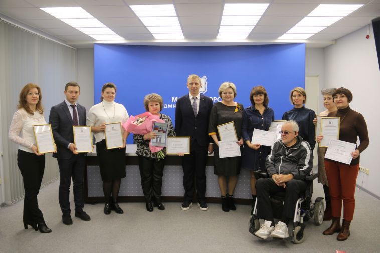 В мэрии Магнитогорска наградили победителей конкурса «Доступная среда для каждого»