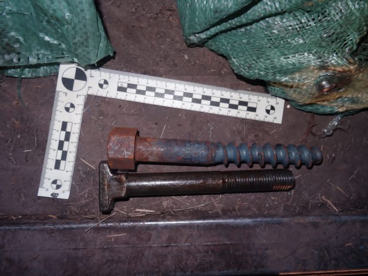 С южноуральской железнодорожной станции трое мужчин украли 1000 килограмм деталей