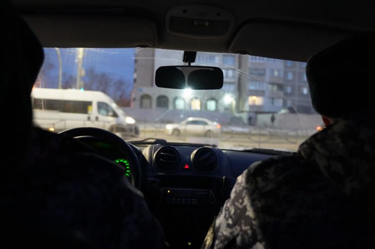 Нанесли удар вилкой. В Челябинске росгвардейцы задержали двух мужчин, которых подозревают в разбое
