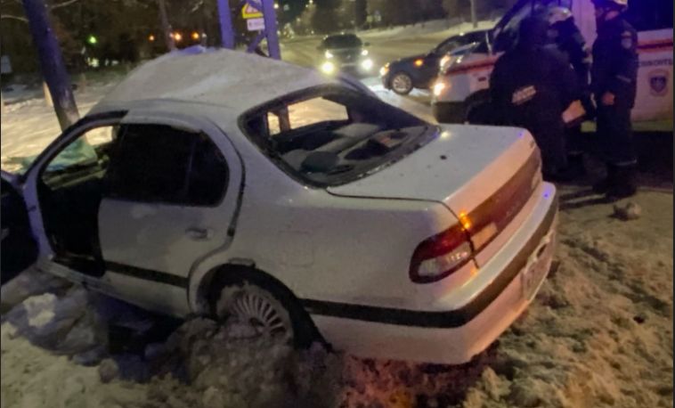 В Миассе спасатели достали из машины женщину, заблокированную в салоне автомобиля