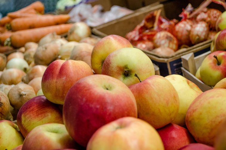 Убрать яблоки и говядину: эксперты предлагают пересмотреть список социально значимых продуктов