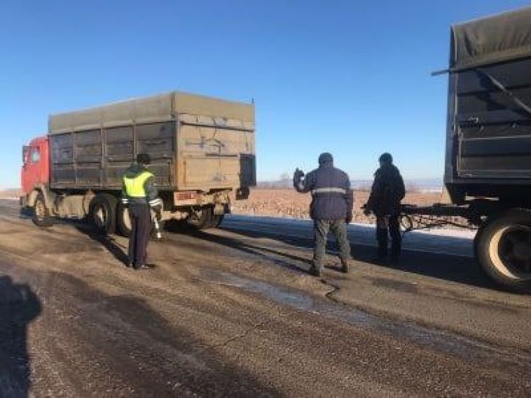 Оренбургские полицейские спасли дальнобойщика, попавшего в беду по пути из Магнитогорска