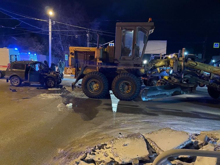 Погиб пассажир на месте. В Магнитогорске произошло ДТП с участием автогрейдера