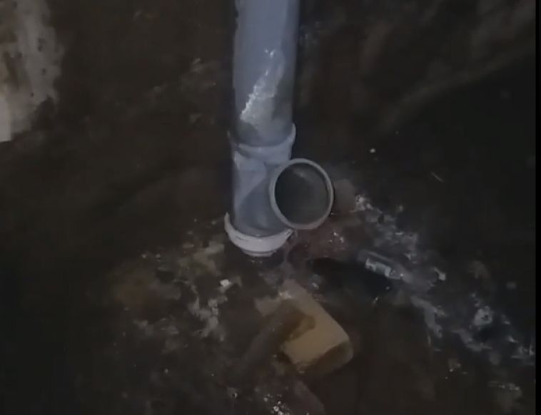 «Канализация топит подвал»: житель левобережья пожаловался на состояние многоквартирного дома
