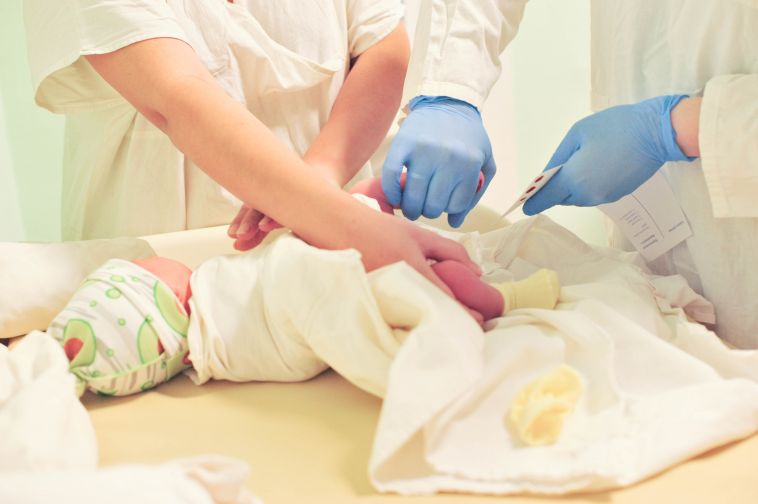С января всех детей, рождённых в России, начали тестировать на 36 наследственных заболеваний