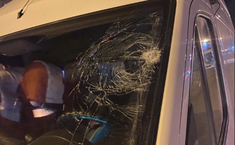 В Магнитогорске мужчина разгромил киоск и разбил лобовое стекло машины скорой помощи