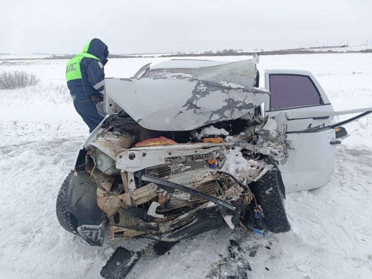 Пошел на обгон. На южноуральской трассе в ДТП погиб водитель