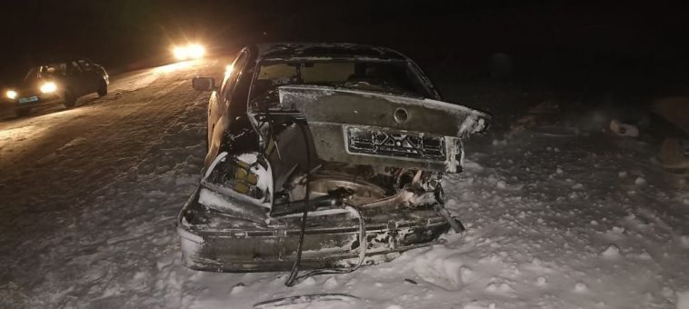 На трассе в условиях непогоды столкнулись два автомобиля